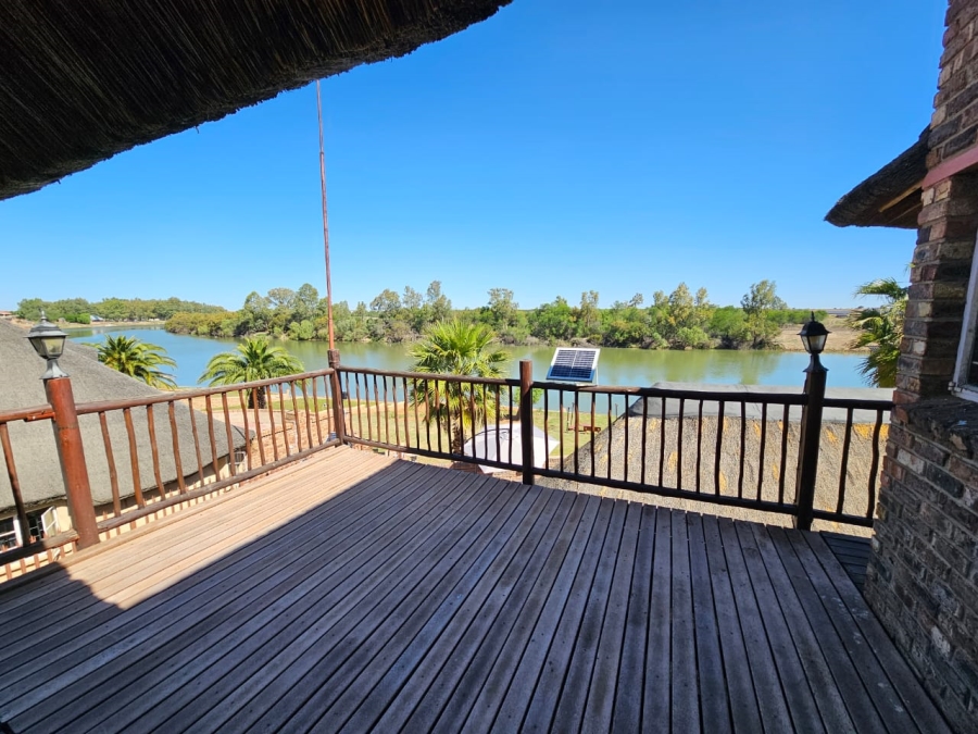 5 Bedroom Property for Sale in Bloemhof North West